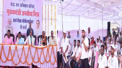 Communicate with public : Chief Minister Shivraj Singh Chouhan's dialogue with Pesa rule mobilizer and public service friends