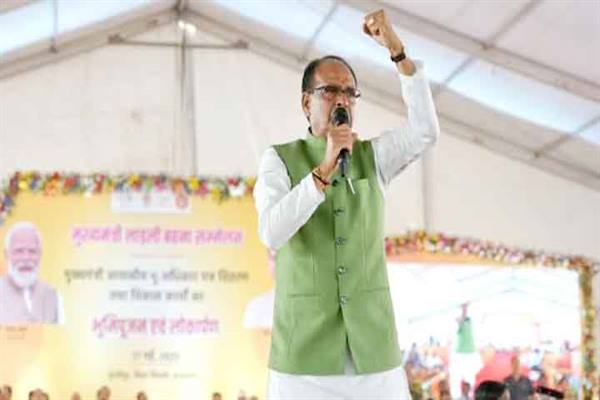 Ladli Bahana Sammelan: Chief Minister Shivraj Chouhan attended the Ladli Bahana Sammelan in Prithvipur.