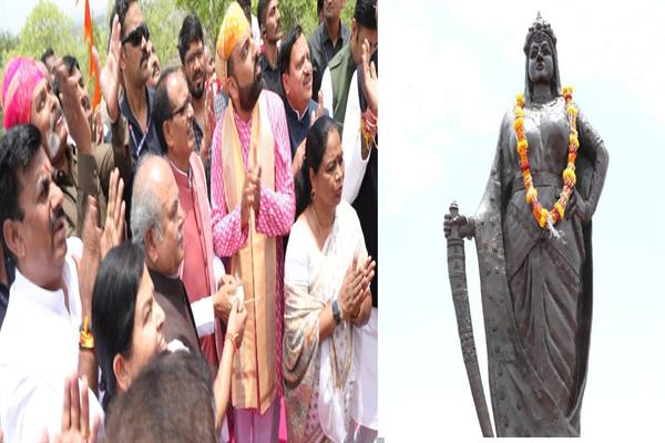 Unveiling Of The Statue