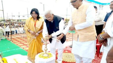 New Educational Complex: The Governor and the Chief Minister laid the foundation stone of the new educational complex of Narmadanchal Vidyapeeth at Bargaon in Dindori district.