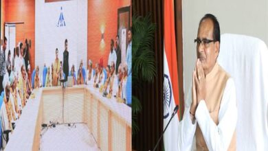 Virtual Meet: Chief Minister congratulated 32 elders of Dewas going to Shirdi by plane