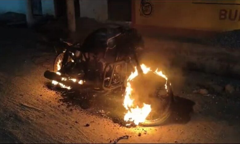 Election Violent Breaking: Big news from Amarpatan area…! Congress leader attacked with petrol bomb VIDEO